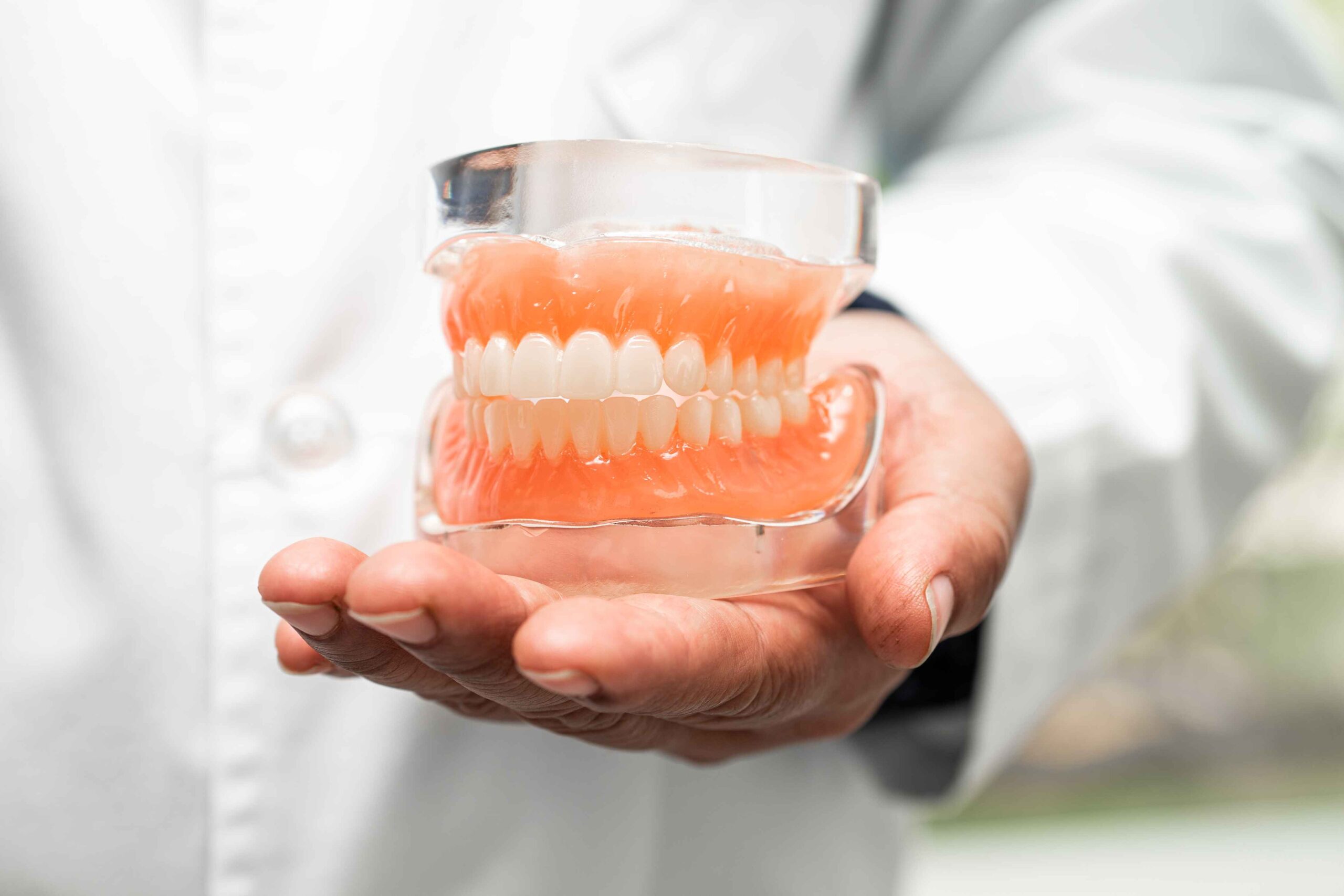 Dentures vs dental implants